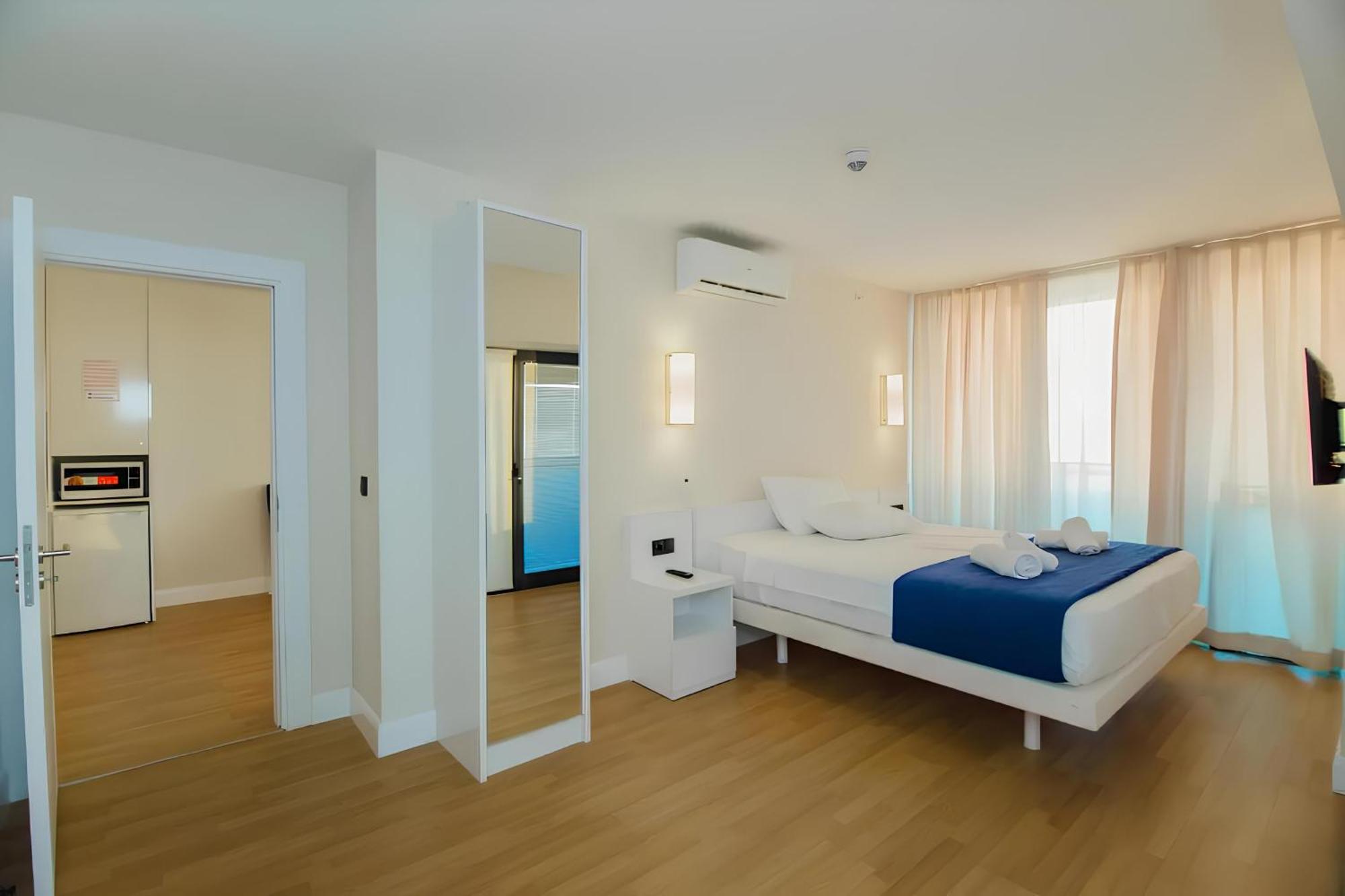 Beachfront Panoramic דירה *